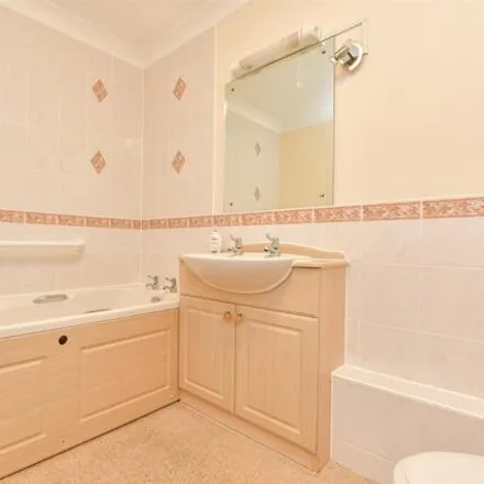 Image 6 - Lower Mead, Redhill, RH1 2FG, United Kingdom - Apartment for sale