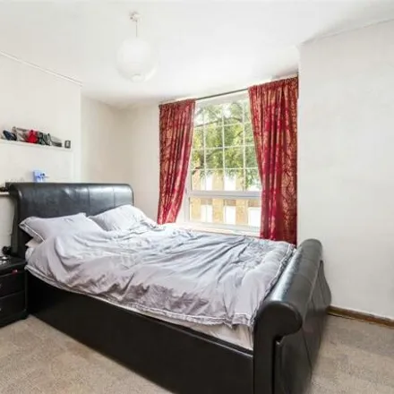 Image 4 - Aylesford House, Staple Street, Bermondsey Village, London, SE1 4LR, United Kingdom - Apartment for sale