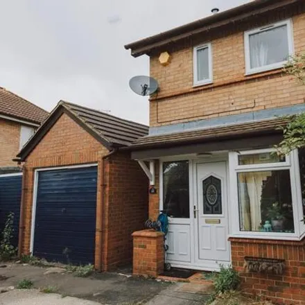 Rent this 3 bed duplex on Engaine Drive in Milton Keynes, MK5 6JH