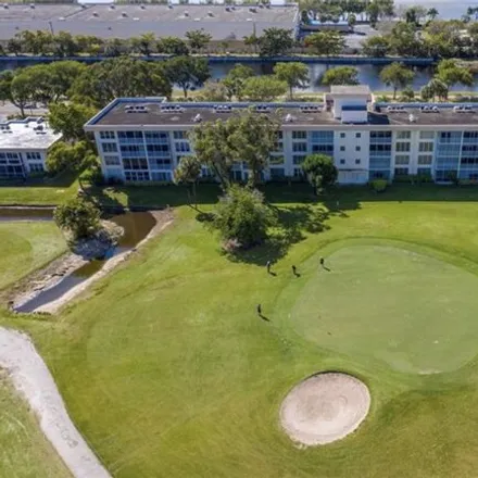 Image 2 - Palms Course, 3701 Oaks Clubhouse Drive, Pompano Beach, FL 33069, USA - Condo for rent