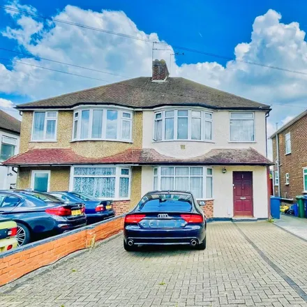 Rent this 3 bed duplex on The Chase in South Stanmore, London