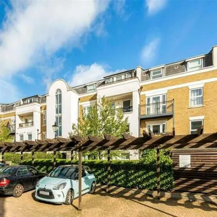 Rent this 2 bed room on Lincoln Lodge in Wadham Mews, London