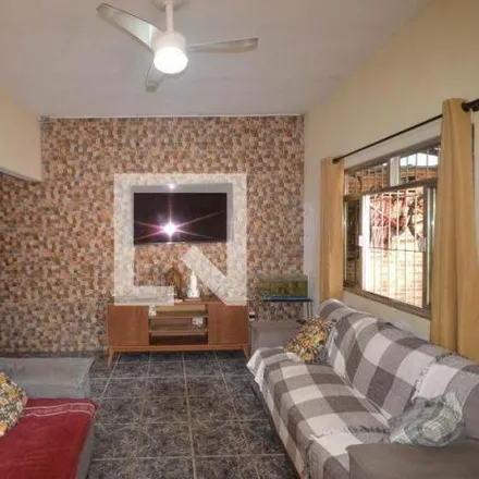 Rent this 2 bed house on Rua Patriotas in Heliópolis, Belford Roxo - RJ