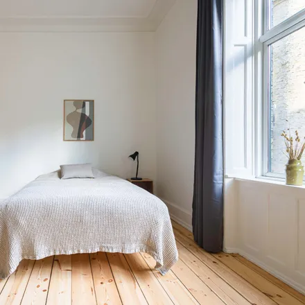 Rent this 5 bed room on Strandboulevarden in 2100 København Ø, Denmark
