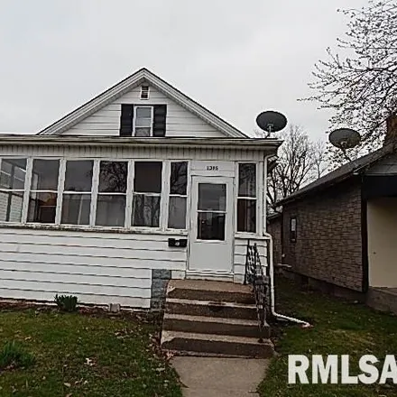 Buy this 2 bed house on 1347 West 14th Street in Davenport, IA 52804