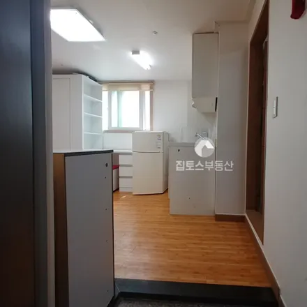 Rent this studio apartment on 서울특별시 관악구 봉천동 196-73