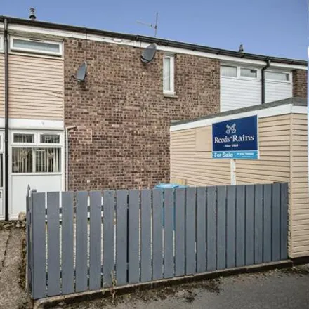 Buy this 2 bed townhouse on Stroud Crescent East in Hull, HU7 4QW