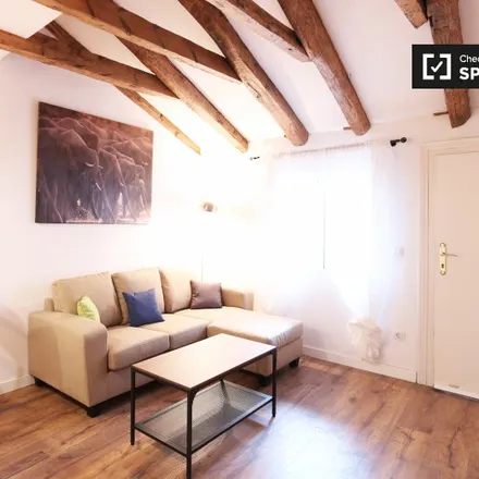 Rent this 2 bed apartment on Madrid in Calle del Amparo, 10