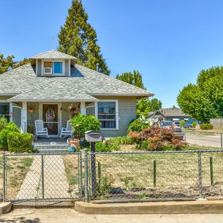 Buy this 3 bed house on 402 West Jackson Street in Medford, OR 97501