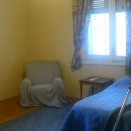 Rent this 4 bed room on Madrid in Calle de Blasco de Garay, 41