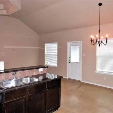 Image 3 - 256 Rosalie Drive, New Braunfels, TX 78130, USA - Duplex for rent