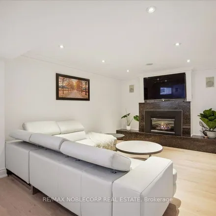 Image 2 - 47 Tottenham Road, Toronto, ON M3C 2K9, Canada - Apartment for rent
