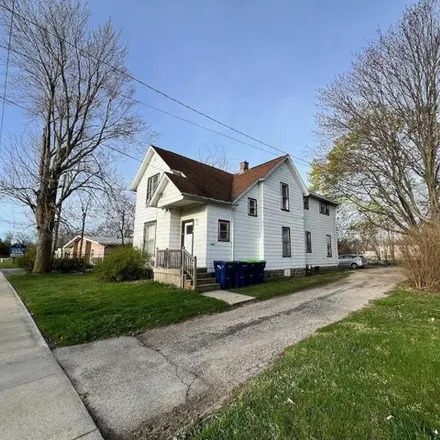 Buy this 4 bed house on 1551 North Henry Street in Bay City, MI 48706