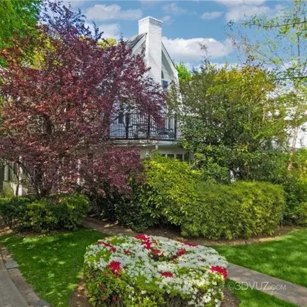 Image 3 - 929 East 17th Street, New York, NY 11230, USA - House for sale