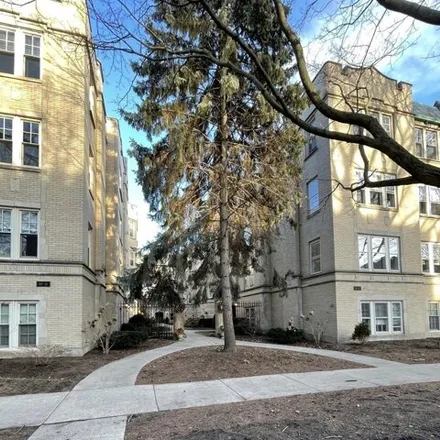 Buy this 3 bed condo on 817 Forest Avenue in Evanston, IL 60202