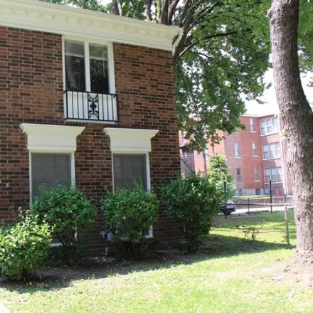 Rent this 3 bed townhouse on 418 West Hill Street in Louisville, KY 40208