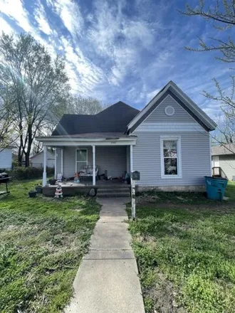 Buy this 5 bed house on 1076 West Calhoun Street in Springfield, MO 65802