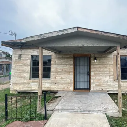 Rent this 2 bed house on J C Martin Junior Elementary School in Monterrey Avenue, Laredo