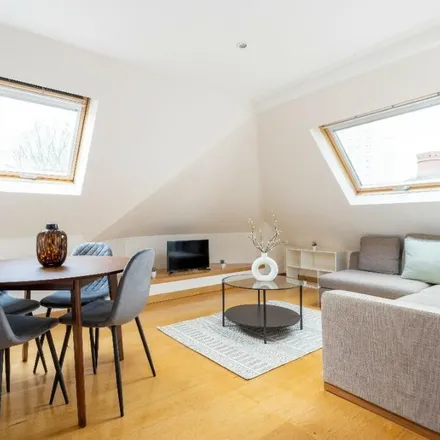 Rent this 2 bed apartment on Ravenscraig Road in London, N11 1AE