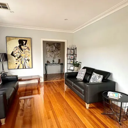 Image 4 - 31 Gauntlet Avenue, Glen Waverley VIC 3150, Australia - Apartment for rent