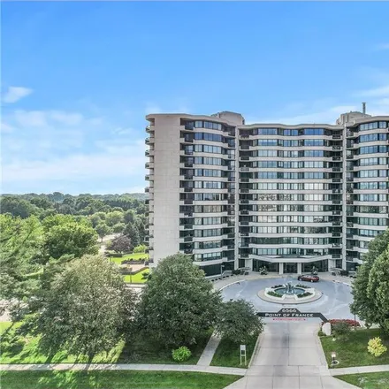 Buy this 3 bed condo on 6566 France Avenue South in Edina, MN 55435