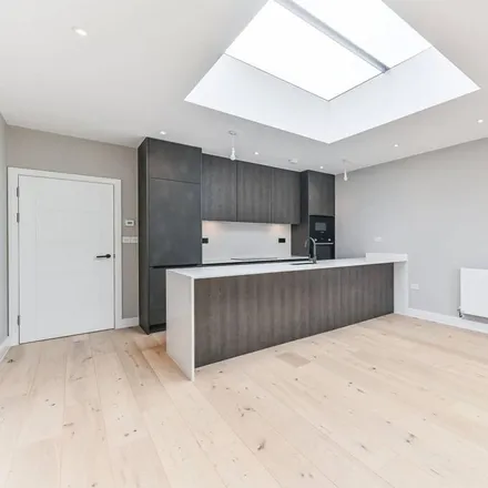 Rent this 2 bed apartment on Birdhurst Gardens in South Park Hill Road, London