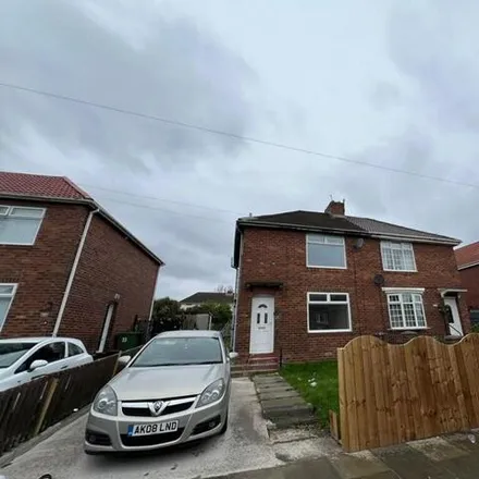 Rent this 2 bed duplex on WHITE MERE GARDENS-MOAT GARDENS-S/B in White Mere Gardens, Pelaw