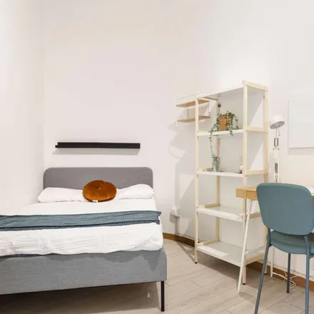Rent this 5 bed room on Gelato di Gaia in Via Giovanni Pascoli, 20133 Milan MI