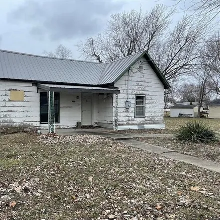 Buy this 2 bed house on 404 Ridge Street in Shelbina, Shelby County