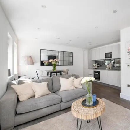 Buy this 1 bed apartment on Boat Race House in 63 Mortlake High Street, London