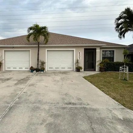 Buy this studio house on 4201 Sw Santa Barbara Pl in Cape Coral, Florida