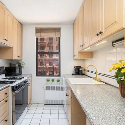 Image 4 - 200 W 79th St Apt 4F, New York, 10024 - Apartment for sale