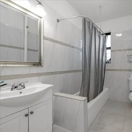 Image 9 - 159-04 Sanford Avenue, New York, NY 11358, USA - House for sale