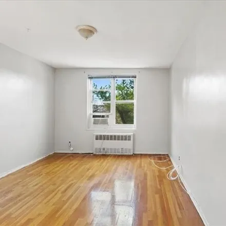 Image 9 - 1296 Midland Avenue, Gunther Park, City of Yonkers, NY 10704, USA - Apartment for sale