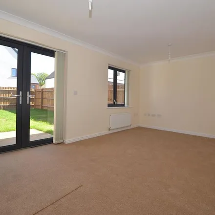 Rent this 3 bed apartment on Fowler Way in London, UB10 0FP