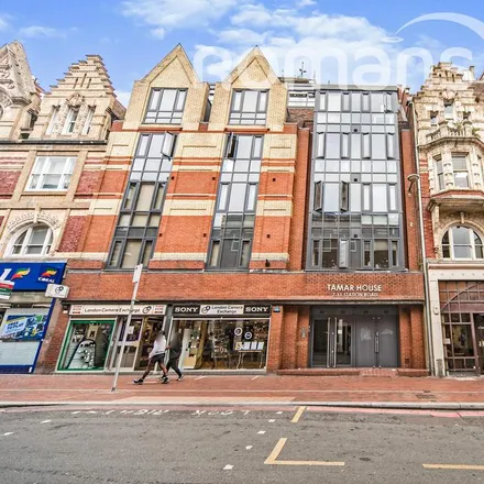 Rent this 1 bed apartment on Reading Town Centre in London Camera Exchange, Station Road