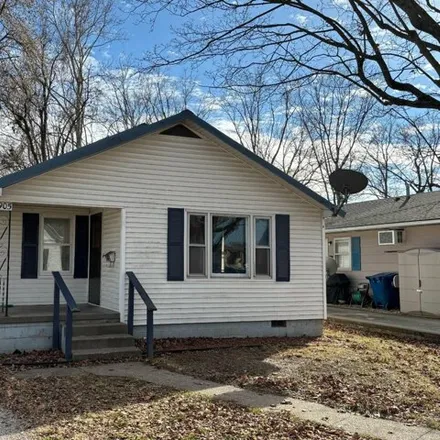 Buy this 2 bed house on 925 West 4th Street in Mount Carmel, IL 62863