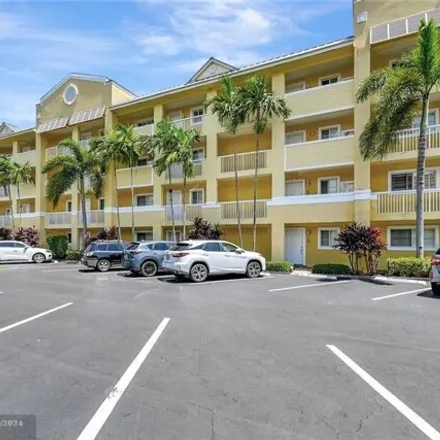 Rent this 2 bed condo on Pine Crest Prep School in Northeast 16th Avenue, Fort Lauderdale