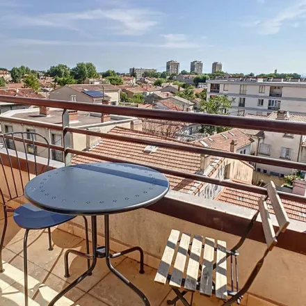 Image 6 - 19 Place de l'Horloge, 84000 Avignon, France - Apartment for rent