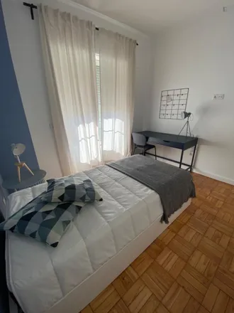 Rent this 5 bed room on Rua José d'Esaguy 14 in 1700-996 Lisbon, Portugal