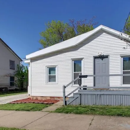 Buy this 2 bed house on 172 North 14th Street in Quincy, IL 62301