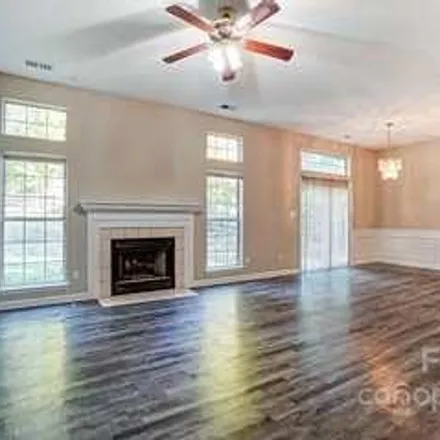 Image 3 - 8013 Vermilion Drive, Embassy East, Charlotte, NC 28215, USA - House for sale
