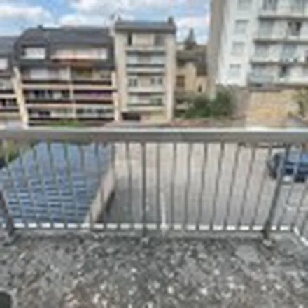 Image 5 - 10 Rue Peyrot, 12000 Rodez, France - Apartment for rent