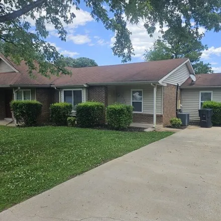 Rent this 3 bed house on 2518 Exeter Drive in Oakland Estates, Murfreesboro