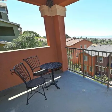 Image 3 - 6575 Bayview Drive, Oakland, CA 94605, USA - House for sale