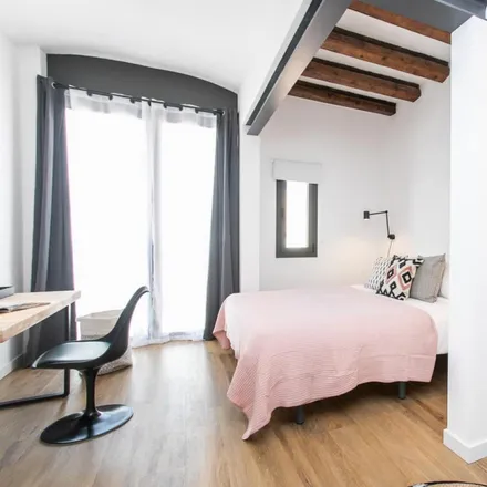 Rent this 2 bed room on Carrer del Poeta Cabanyes in 08001 Barcelona, Spain
