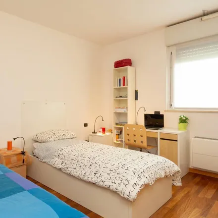 Rent this 3 bed room on Viale dell'Innovazione 22 in 20126 Milan MI, Italy