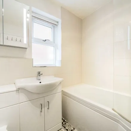 Image 3 - Henry Doulton Drive, London, SW17 6DD, United Kingdom - Apartment for rent