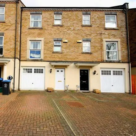 Buy this 3 bed townhouse on Compton Avenue in London, HA0 3FD