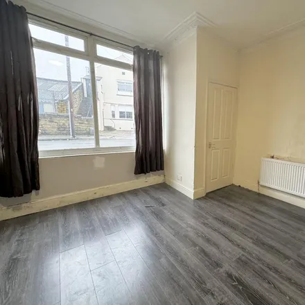 Image 2 - Back Trafford Avenue, Leeds, LS9 6BH, United Kingdom - Townhouse for rent